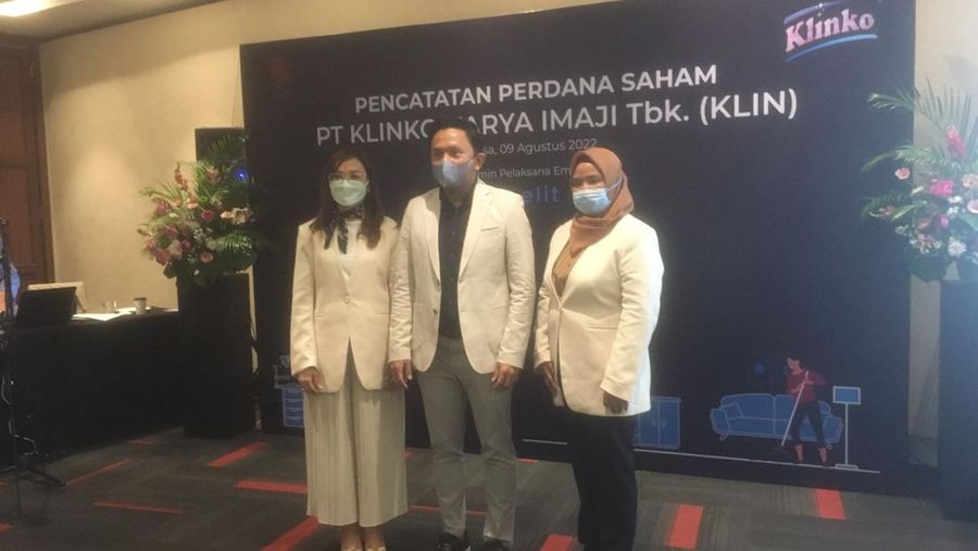 Pencatatan Perdana Saham PT Klinko Karya Imaji Tbk (KLIN). (CNBC Indonesia/Romys Binekasri)