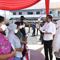 Jokowi Bawa Kabar Bahagia Buat Penerima Bansos, Simak!