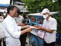 Siap-Siap Harga BBM Naik, Ini Daftar Bansos September 2022