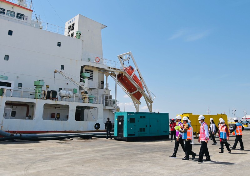 Presiden Joko Widodo meresmikan pembangunan Terminal Kijing Pelabuhan Pontianak Presiden Joko Widodo meresmikan pembangunan Terminal Kijing Pelabuhan Pontianak yang terletak di Kabupaten Mempawah, Provinsi Kalimantan Barat, pada Selasa (9/8/2022). (Foto: Laily Rachev - Biro Pers Sekretariat Presiden)