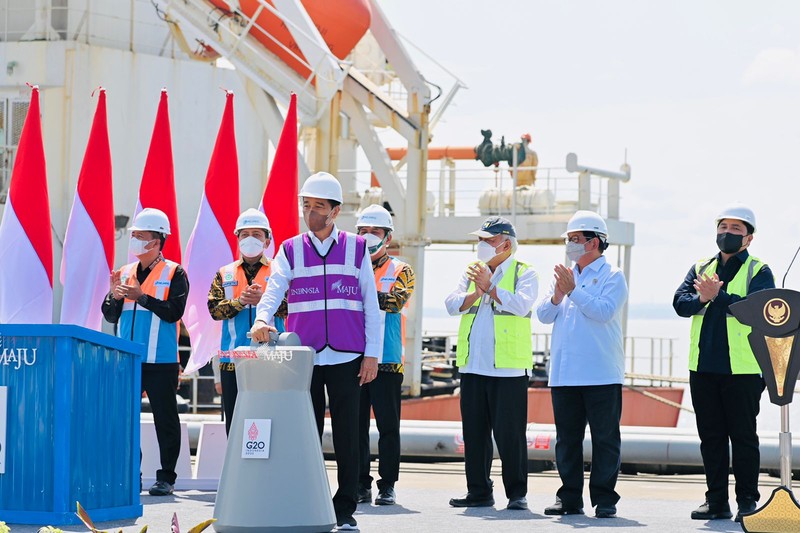 Presiden Joko Widodo meresmikan pembangunan Terminal Kijing Pelabuhan Pontianak yang terletak di Kabupaten Mempawah, Provinsi Kalimantan Barat, pada Selasa (9/8/2022).  (Foto: Laily Rachev - Biro Pers Sekretariat Presiden)