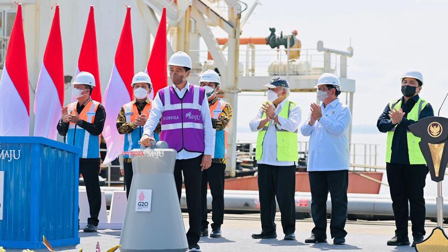 Presiden Joko Widodo meresmikan pembangunan Terminal Kijing Pelabuhan Pontianak yang terletak di Kabupaten Mempawah, Provinsi Kalimantan Barat, pada Selasa (9/8/2022).  (Foto: Laily Rachev - Biro Pers Sekretariat Presiden)