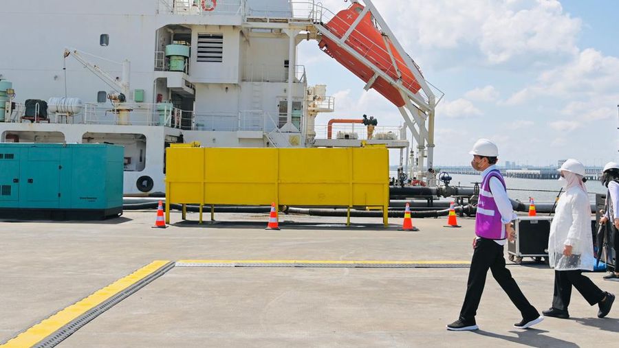 Presiden Joko Widodo meresmikan pembangunan Terminal Kijing Pelabuhan Pontianak yang terletak di Kabupaten Mempawah, Provinsi Kalimantan Barat, pada Selasa (9/8/2022).  (Foto: Laily Rachev - Biro Pers Sekretariat Presiden)