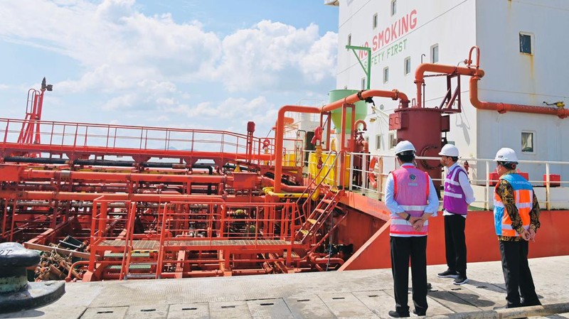 Presiden Joko Widodo meresmikan pembangunan Terminal Kijing Pelabuhan Pontianak yang terletak di Kabupaten Mempawah, Provinsi Kalimantan Barat, pada Selasa (9/8/2022).  (Foto: Laily Rachev - Biro Pers Sekretariat Presiden)