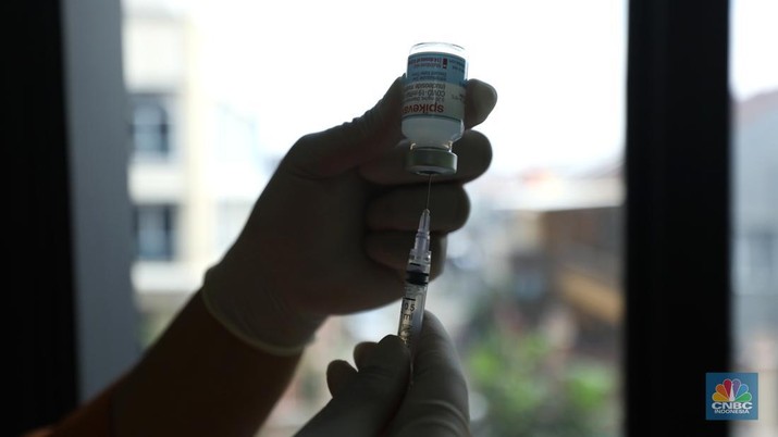 Vaksin Covid-19 Spikevax (Moderna). (CNBC Indonesia/ Tri Susilo)