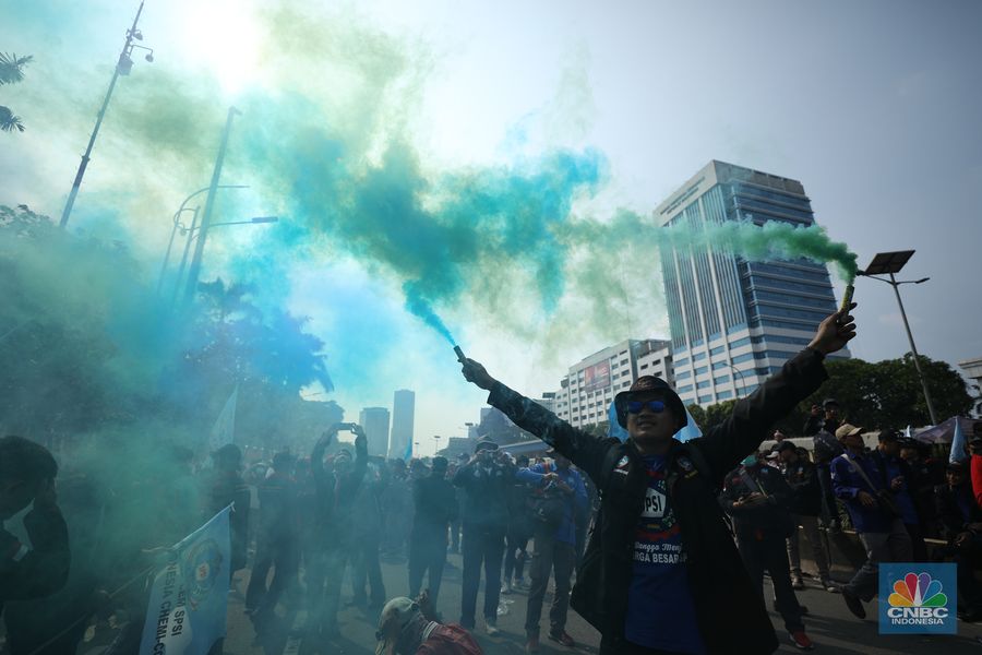 Demo Buruh di DPR Tolak Undang-Undang Cipta Kerja
