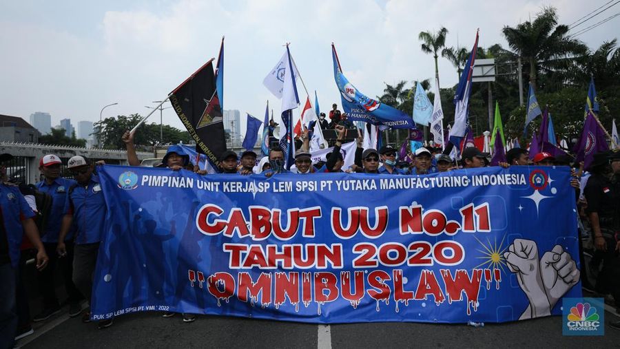 Demo Buruh di DPR Tolak Undang-Undang Cipta Kerja