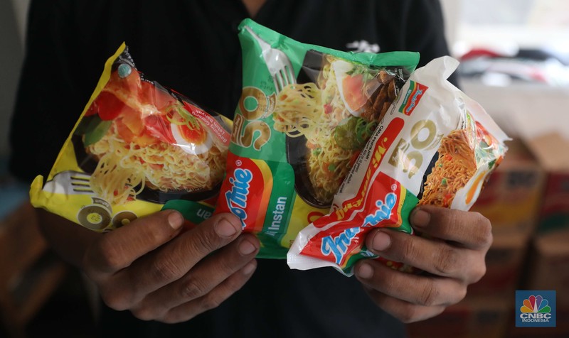 Penjualan mie instan di warkop kawasan Radio Dalam, Jakarta, Rabu (10/8/2022). Penjualan mie instan di warkop kawasan Radio Dalam, Jakarta, Rabu (10/8/2022). (CNBC Indonesia/ Muhammad Sabki)