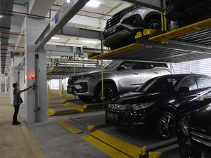 Kayak Showroom Mobil Mewah, Ini Tempat Mobil Koruptor yang Disita KPK