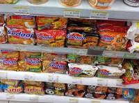 Gokil! Orang RI Makan Mi Instan Paling Banyak No 2 Sedunia