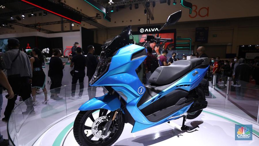 Alva One, Skuter Listrik Maxi diperkenalkan di ajang Gakindo Indonesia Internasional Auto Show (GIIAS), Tangerang, Banten. (²©²ÊÍøÕ¾/ Tri Susilo)