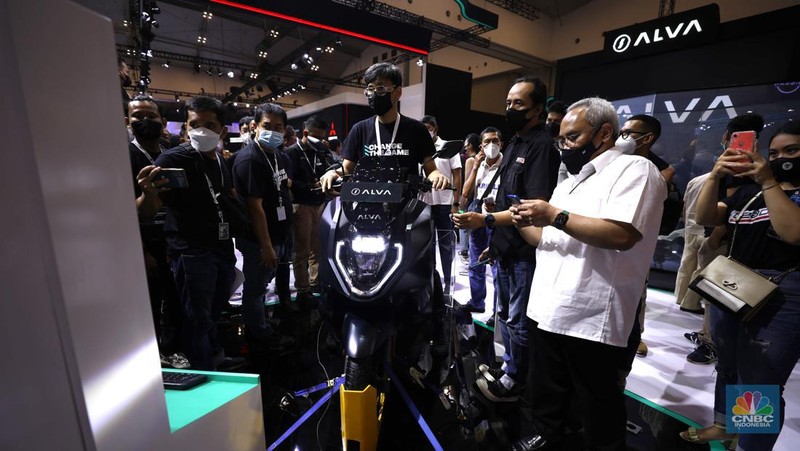 Alva One, Skuter Listrik Maxi diperkenalkan di ajang Gakindo Indonesia Internasional Auto Show (GIIAS), Tangerang, Banten. (CNBC Indonesia/ Tri Susilo)