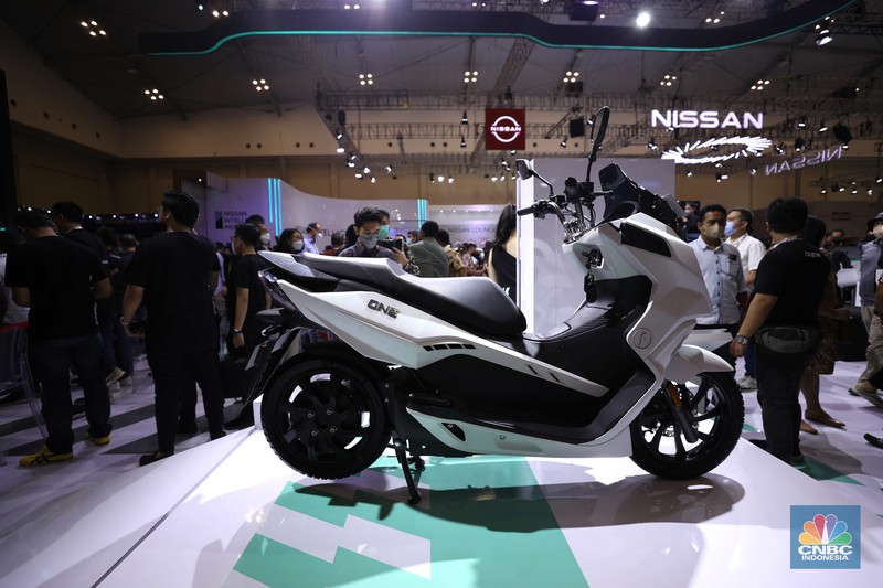 Alva One, Skuter Listrik Maxi di GIIAS 2022 Alva One, Skuter Listrik Maxi diperkenalkan di ajang Gakindo Indonesia Internasional Auto Show (GIIAS), Tangerang, Banten. (CNBC Indonesia/ Tri Susilo)