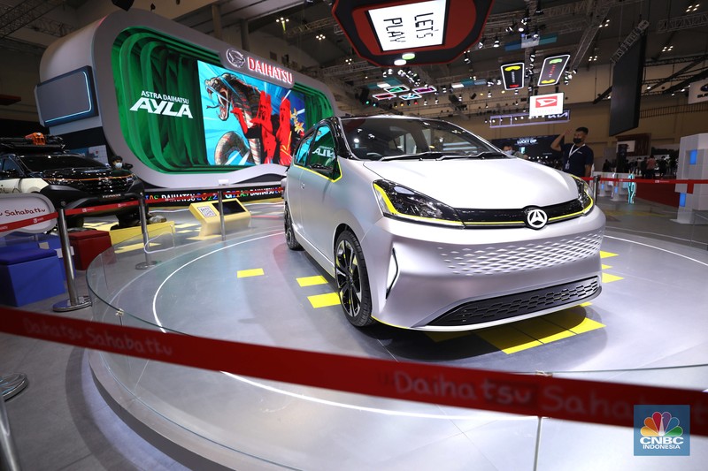 Daihatsu Ayla EV listrik di GIIAS 2022 Daihatsu Ayla EV yang hadir perdana di GAIKINDO Indonesia International Auto Show (GIIAS) 2022 di Tangerang, Banten, Kamis (11/8/2022). (CNBC Indonesia/ Tri Susilo)