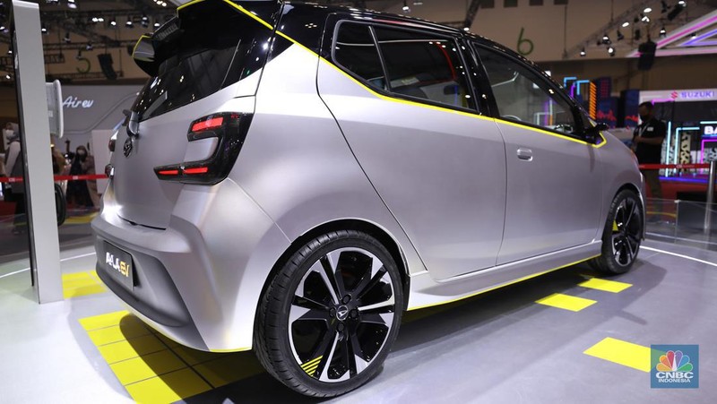 Daihatsu Ayla EV yang hadir perdana di GAIKINDO Indonesia International Auto Show (GIIAS) 2022 di Tangerang, Banten, Kamis (11/8/2022). (CNBC Indonesia/ Tri Susilo)