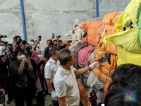 Zulhas Bakar Baju Hingga Miliaran Rupiah, Ini Kata Pengusaha