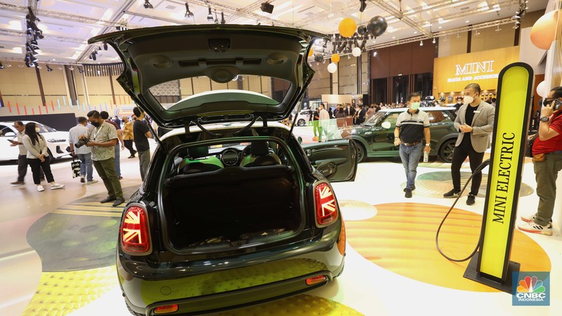 MINI Electric di GIIAS 2022 MINI Electric di ajang Pameran Gaikindo Indonesia International Auto Show (GIIAS) 2022 di Tangerang, Banten, Kamis (11/8/2022). (CNBC Indonesia/ Tri Susilo)