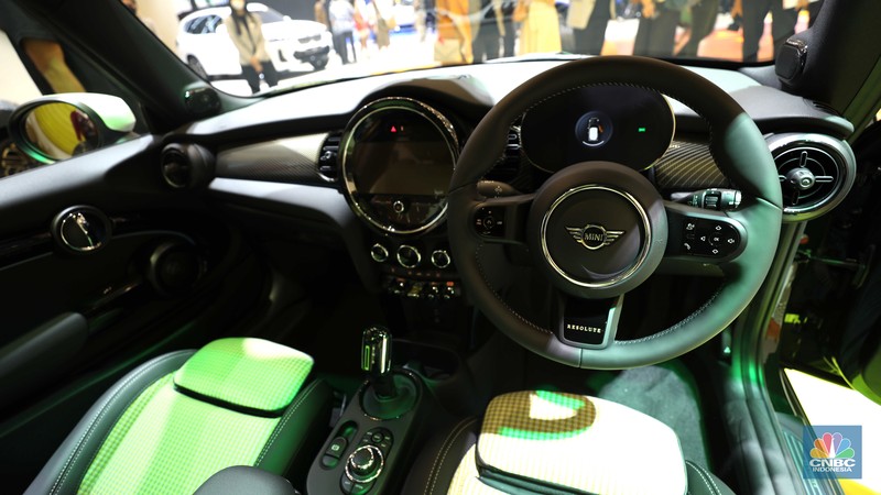 MINI Electric di ajang Pameran Gaikindo Indonesia International Auto Show (GIIAS) 2022 di Tangerang, Banten, Kamis (11/8/2022). (CNBC Indonesia/ Tri Susilo)