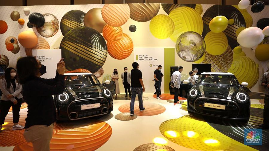 MINI Electric di ajang Pameran Gaikindo Indonesia International Auto Show (GIIAS) 2022 di Tangerang, Banten, Kamis (11/8/2022). (CNBC Indonesia/ Tri Susilo)