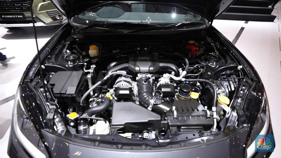 Subaru XV (kiri) dan Subaru BRZ (kanan) dalam ajang Pameran Gaikindo Indonesia International Auto Show (GIIAS) 2022 di Indonesia Convention Exhibition (ICE)- BSD, Tangerang, Banten, Kamis (11/8/2022).  (CNBC Indonesia/ Tri Susilo)
