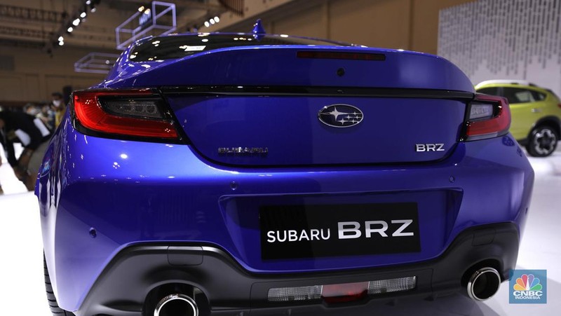 Subaru XV (kiri) dan Subaru BRZ (kanan) dalam ajang Pameran Gaikindo Indonesia International Auto Show (GIIAS) 2022 di Indonesia Convention Exhibition (ICE)- BSD, Tangerang, Banten, Kamis (11/8/2022).  (CNBC Indonesia/ Tri Susilo)