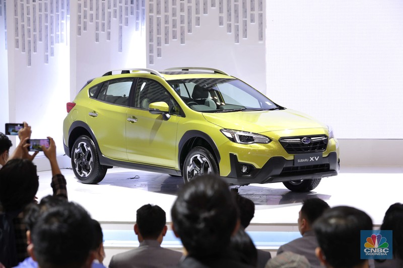 Subaru XV (kiri) dan Subaru BRZ (kanan) dalam ajang Pameran Gaikindo Indonesia International Auto Show (GIIAS) 2022 di Indonesia Convention Exhibition (ICE)- BSD, Tangerang, Banten, Kamis (11/8/2022).  (CNBC Indonesia/ Tri Susilo)