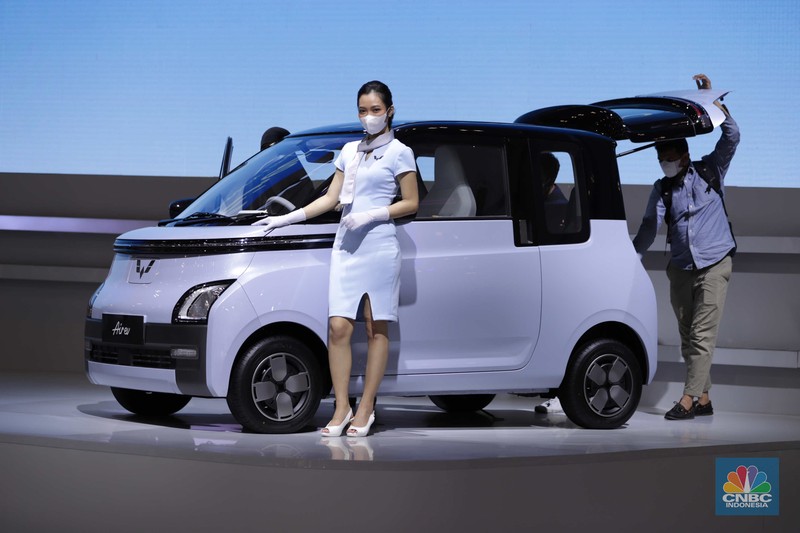 Wuling Air ev di GIIAS 2022 Wuling Air ev Motors di gelaran GAIKINDO Indonesia International Auto Show (GIIAS) 2022 di Tangerang, Banten, Kamis (11/8/2022). (CNBC Indonesia/ Tri Susilo)