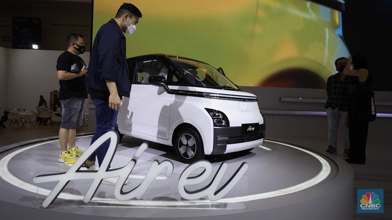 Wuling Air ev di GIIAS 2022 Wuling Air ev Motors di gelaran GAIKINDO Indonesia International Auto Show (GIIAS) 2022 di Tangerang, Banten, Kamis (11/8/2022). (CNBC Indonesia/ Tri Susilo)