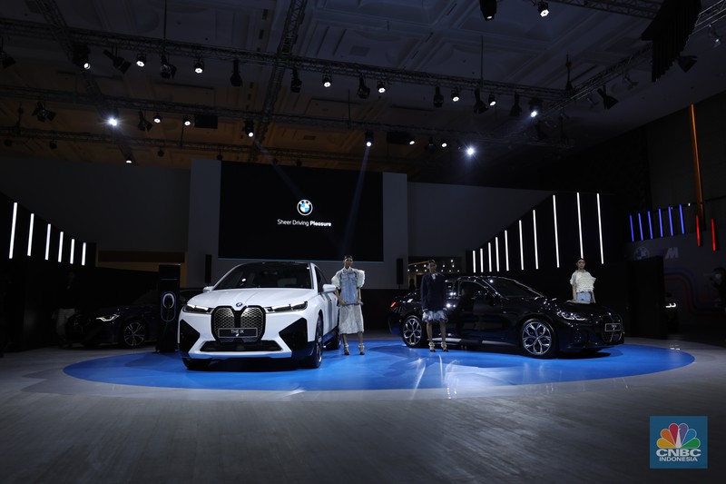 BMW iX di ajang Pameran Gaikindo Indonesia International Auto Show (GIIAS) 2022 di Tangerang, Banten, Kamis (11/8/2022). BMW iX di ajang Pameran Gaikindo Indonesia International Auto Show (GIIAS) 2022 di Tangerang, Banten, Kamis (11/8/2022).