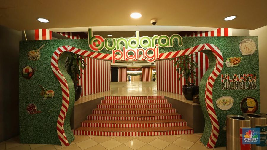 Suasana Plaza Semanggi, Jakarta, Senin (15/8/2022). (CNBC Indonesia/ Tri Susilo)