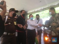 Tersangka Korupsi Terbesar, Surya Darmadi Tiba di Kejaksaan