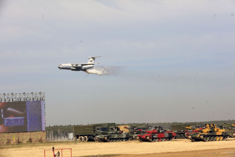 Tank China di Tank Biathlon Rusia Tank China bersaing dalam kontes