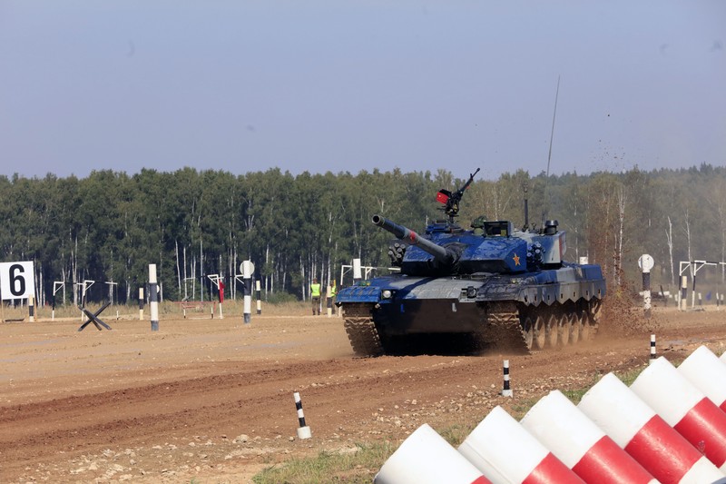Tank China di Tank Biathlon Rusia Tank China bersaing dalam kontes