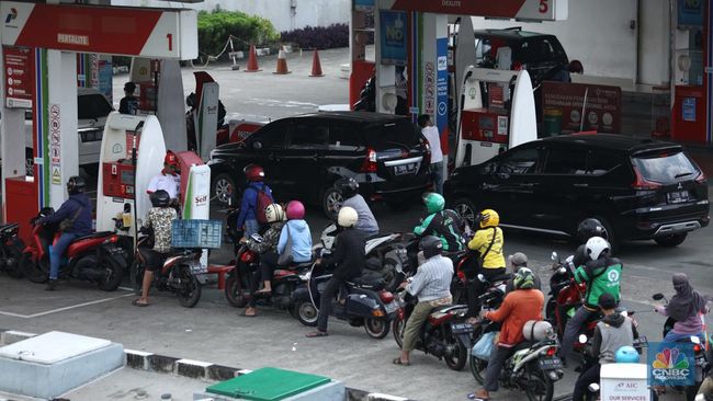 DPR: Harga BBM Pertalite & Solar Sudah Tak Bisa Ditahan Lagi - CNBC Indonesia