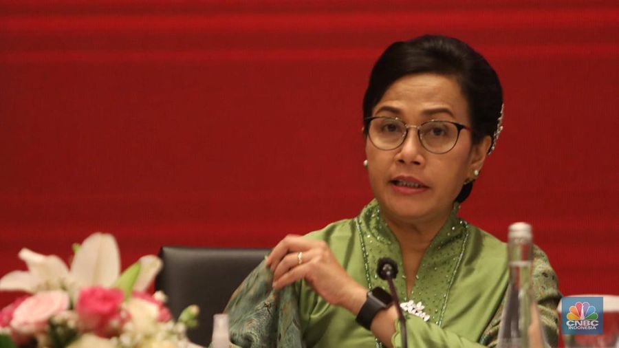 Menteri Keuangan Sri Mulyani memberi keterangan pers Nota Keuangan dan Rancangan Anggaran Pendapatan dan Belanja Negara (RAPBN) 2023 di Aula Chakti Budhi Bhakti (CBB),  Kantor Pusat Direktorat Jenderal Pajak, Jakarta, Selasa, (16/8/2022). (CNBC Indonesia/ Muhammad Sabki)