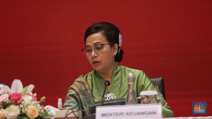Menteri Keuangan Sri Mulyani memberi keterangan pers Nota Keuangan dan Rancangan Anggaran Pendapatan dan Belanja Negara (RAPBN) 2023 di Aula Chakti Budhi Bhakti (CBB), Kantor Pusat Direktorat Jenderal Pajak, Jakarta, Selasa, (16/8/2022). (CNBC Indonesia/ Muhammad Sabki)