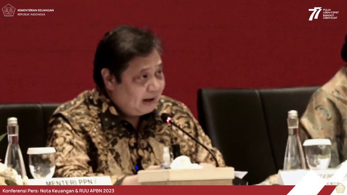 Menteri Koordinator Bidang Perekonomian Airlangga Hartarto memberi keterangan pers Nota Keuangan dan Rancangan Anggaran Pendapatan dan Belanja Negara (RAPBN) 2023 Menteri Koordinator Bidang Perekonomian Airlangga Hartarto memberi keterangan pers Nota Keuangan dan Rancangan Anggaran Pendapatan dan Belanja Negara (RAPBN) 2023 di Aula Chakti Budhi Bhakti (CBB), Kantor Pusat Direktorat Jenderal Pajak, Jakarta, Selasa, (16/8/2022). (Tangkapan Layar Youtube Kemenkeu)