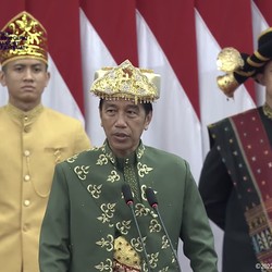Deretan Baju Adat Jokowi, dari Suku Sasak hingga Baduy