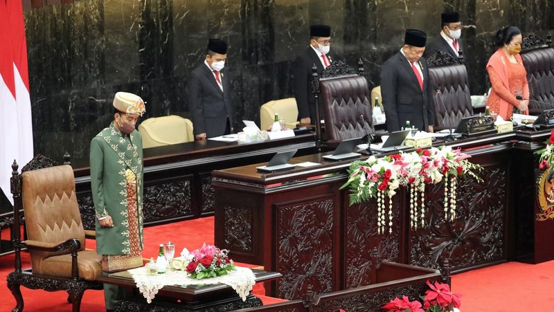 Presiden Joko Widodo Saat Tiba di Gedung DPR/MPR untuk Mengikuti Sidang Tahunan MPR-RI dan Sidang Bersama DPR RI dan DPD RI Tahun 2022. (CNBC Indonesia/ Muhammad Sabki)