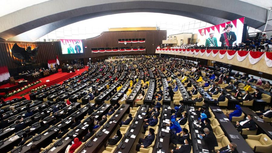 Presiden Joko Widodo Saat Tiba di Gedung DPR/MPR untuk Mengikuti Sidang Tahunan MPR-RI dan Sidang Bersama DPR RI dan DPD RI Tahun 2022. (CNBC Indonesia/ Muhammad Sabki)