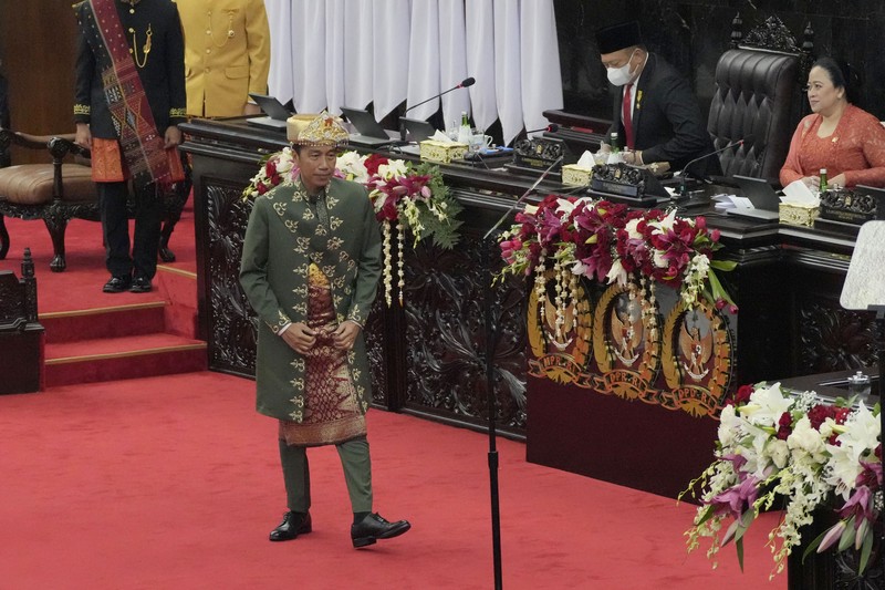 Presiden Joko Widodo Saat Tiba di Gedung DPR/MPR untuk Mengikuti Sidang Tahunan MPR-RI dan Sidang Bersama DPR RI dan DPD RI Tahun 2022. Presiden Joko Widodo Saat Tiba di Gedung DPR/MPR untuk Mengikuti Sidang Tahunan MPR-RI dan Sidang Bersama DPR RI dan DPD RI Tahun 2022. (CNBC Indonesia/ Muhammad Sabki)