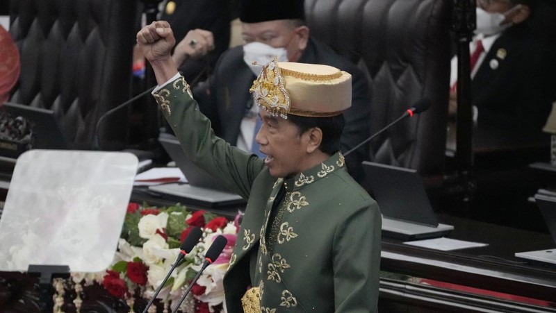 Presiden Joko Widodo Saat Tiba di Gedung DPR/MPR untuk Mengikuti Sidang Tahunan MPR-RI dan Sidang Bersama DPR RI dan DPD RI Tahun 2022. (CNBC Indonesia/ Muhammad Sabki)