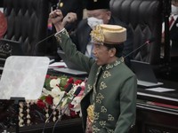 Gaya Jokowi Pakai Baju Bangka Belitung Saat Pidato Kenegaraan
