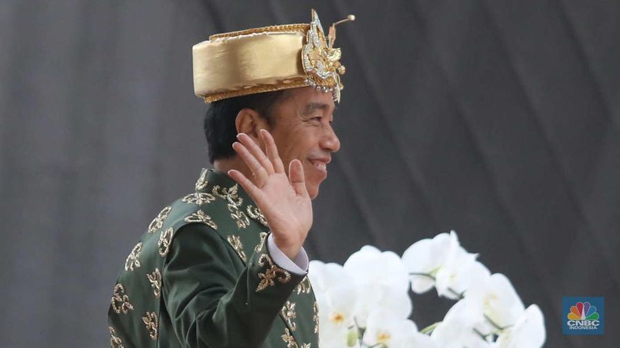 Presiden Joko Widodo Saat Tiba di Gedung DPR/MPR untuk Mengikuti Sidang Tahunan MPR-RI dan Sidang Bersama DPR RI dan DPD RI Tahun 2022. (CNBC Indonesia/ Muhammad Sabki)