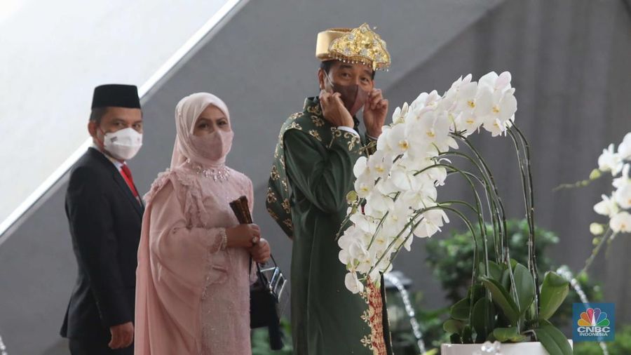 Presiden Joko Widodo Saat Tiba di Gedung DPR/MPR untuk Mengikuti Sidang Tahunan MPR-RI dan Sidang Bersama DPR RI dan DPD RI Tahun 2022. (CNBC Indonesia/ Muhammad Sabki)