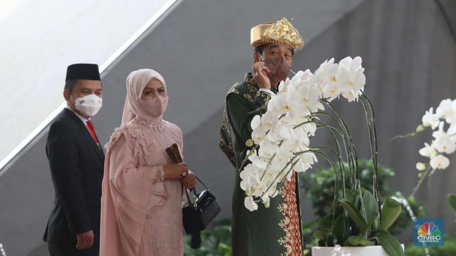 Presiden Joko Widodo Saat Tiba di Gedung DPR/MPR untuk Mengikuti Sidang Tahunan MPR-RI dan Sidang Bersama DPR RI dan DPD RI Tahun 2022. (CNBC Indonesia/ Muhammad Sabki)