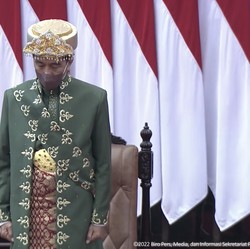 Siapa 'Desainer' Baju Adat Bangka Belitung Jokowi?