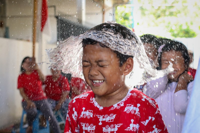 Children take part in games held to celebrate the 77th Independence Day of the Republic of Indonesia, in Surabaya on August 17, 2022. (Photo by JUNI KRISWANTO / AFP) (Photo by JUNI KRISWANTO/AFP via Getty Images)