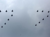 Potret Jet Tempur di Langit Jakarta Meriahkan HUT RI ke-77
