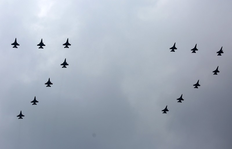 Atraksi pesawat tempur TNI Angkatan Udara (AU) akan memeriahkan upacara HUT Kemerdekaan ke-77 RI .  (Tangkapan Layar Youtube)